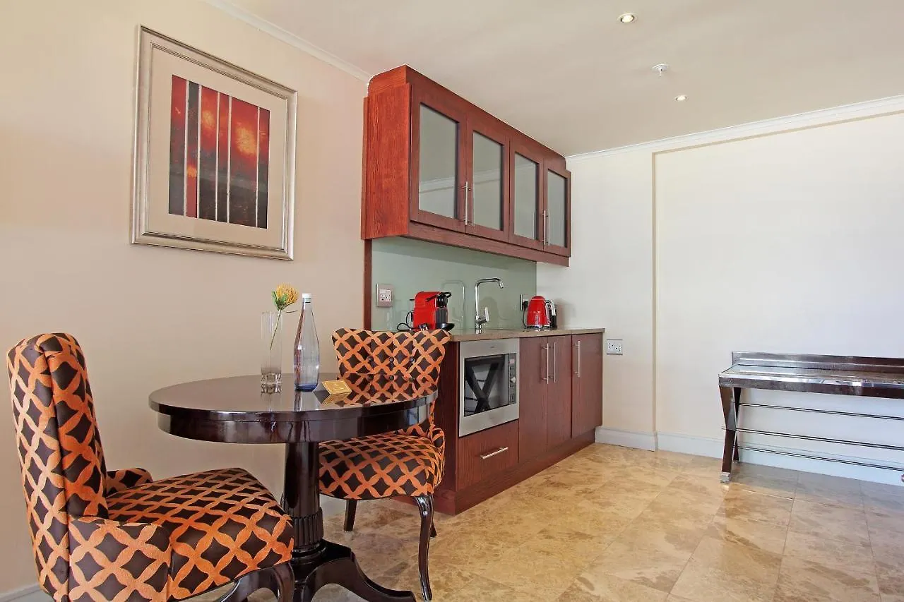 Taj Hotel Cape Town - Luxury 5 Star Suites - Very Spacious With Kitchenette, Lions Head Views Daire