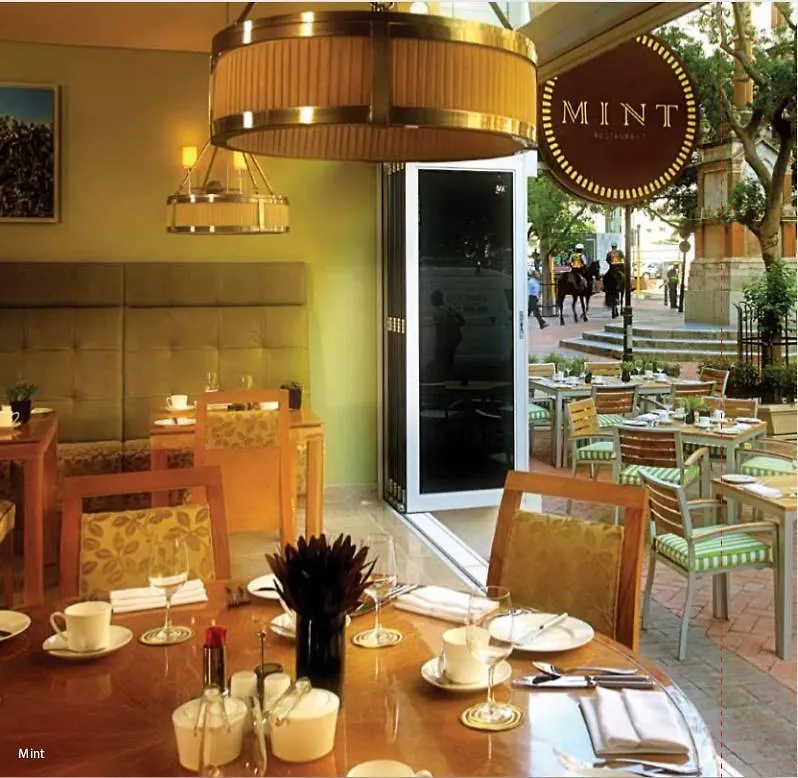 Taj Hotel Cape Town - Luxury 5 Star Suites - Very Spacious With Kitchenette, Lions Head Views Daire