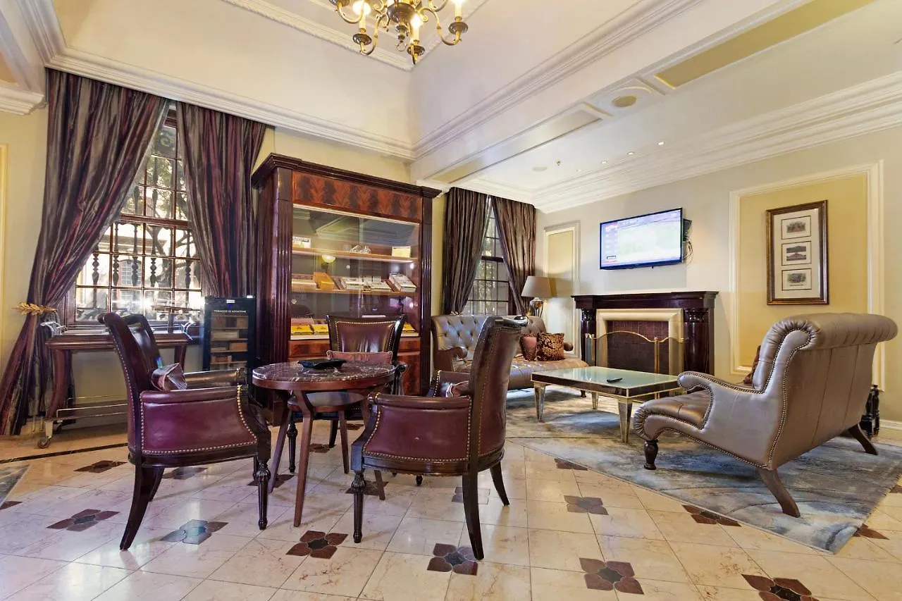 Taj Hotel Cape Town - Luxury 5 Star Suites - Very Spacious With Kitchenette, Lions Head Views