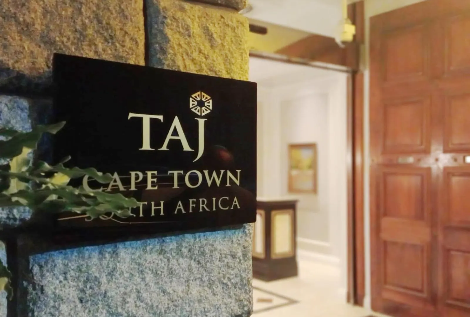 Taj Hotel Cape Town - Luxury 5 Star Suites - Very Spacious With Kitchenette, Lions Head Views 0*,  Güney Afrika