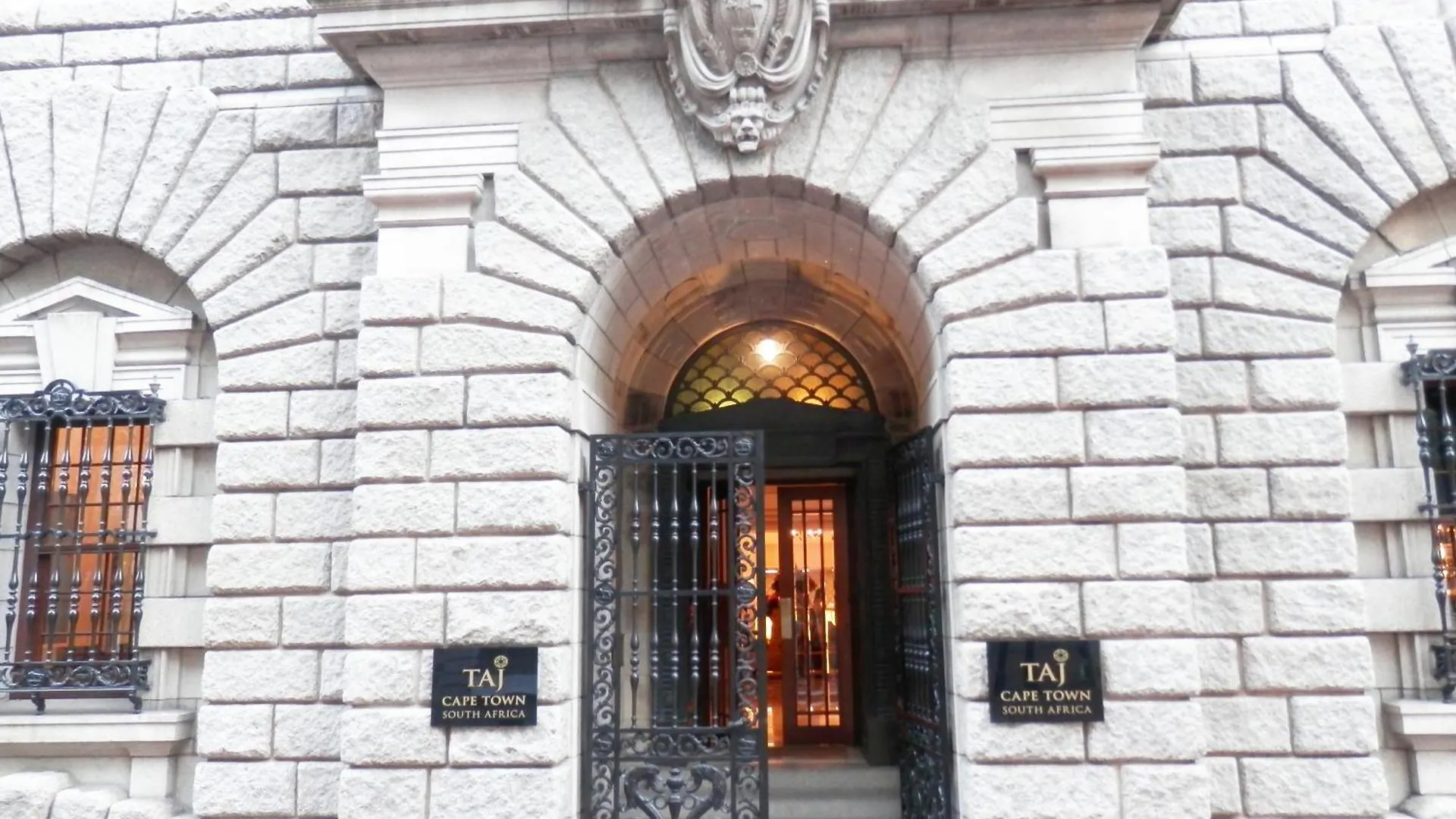 Daire Taj Hotel Cape Town - Luxury 5 Star Suites - Very Spacious With Kitchenette, Lions Head Views